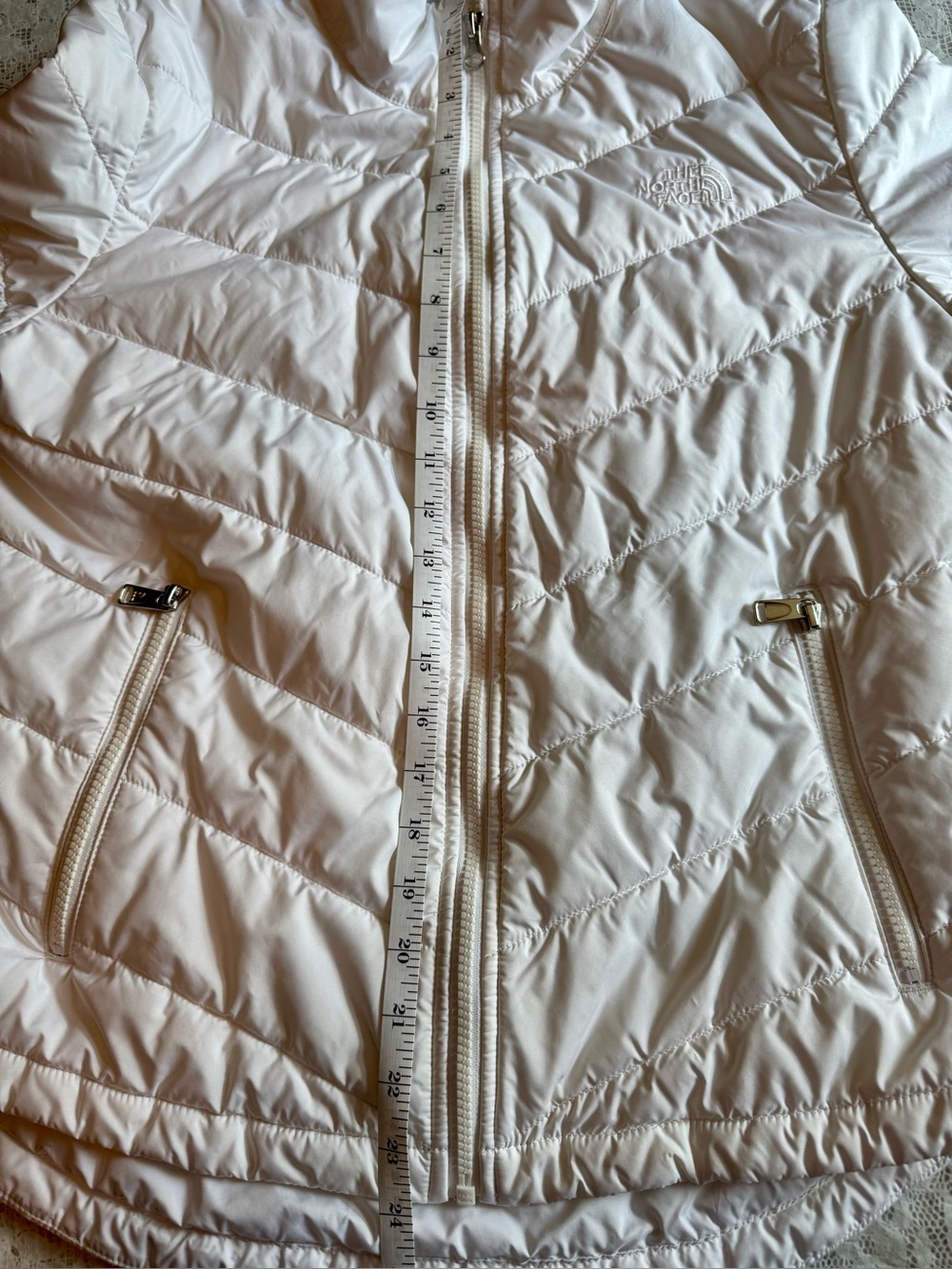 The North Face Women's white Jacket - Like New - Picture 9 of 10